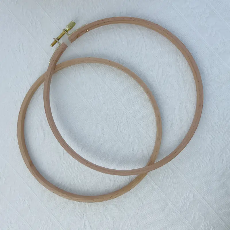 Separating the inner hoop from the outer ring after loosening the screw.